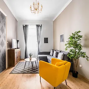 Nyar 3 Bedroom Centre Entire Apartment Budapest